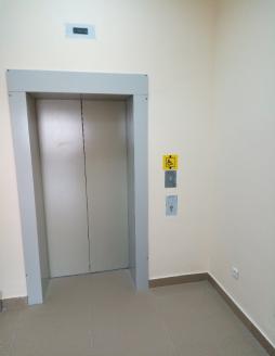 Для маломобильной группы населения здание школы  оснащено  пассажирским лифтом